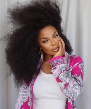 Janet Jackson Instagram - Really can’t wait to see u guys 😘 #TogetherAgainTour 🫶🏽

📸 & 💄: @prestonmakeup 
💇🏽‍♀️: @larryjarahsims