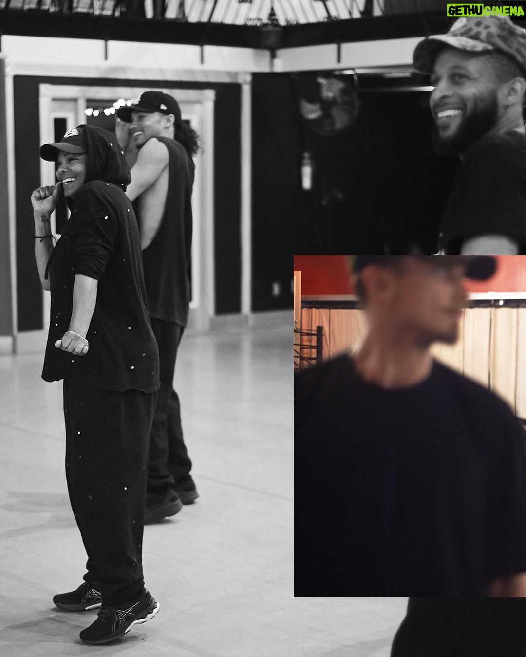Janet Jackson Instagram - Hey u guys! Been busy rehearsing for #TogetherAgainTour with my babies @_thekidz 🫶🏽 Can’t wait to see u in 3 days at @hardrockholly 📸: @solaimanfazel