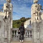 Janet Jackson Instagram - The village of Melides in Portugal is so charming… the shops, the architecture, the people… we loved it. Swipe to see a few more photos including one of Rui who owns a wonderful shop named Vida Dura that sells beautiful hand painted home decor and gorgeous flowers 🙌💐 Melides, Setubal, Portugal