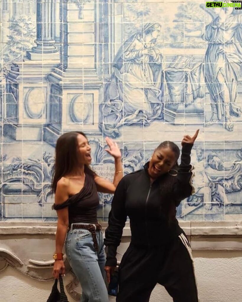 Janet Jackson Instagram - In front of hand painted ceramic tiles from the 1800s in Portugal at my friend Christian Louboutin’s @hotelvermelho (swipe for more photos of his beautiful hotel). We miss our sis in crime, Tash. 📷: Christian & me 😊 Melides, Setubal, Portugal