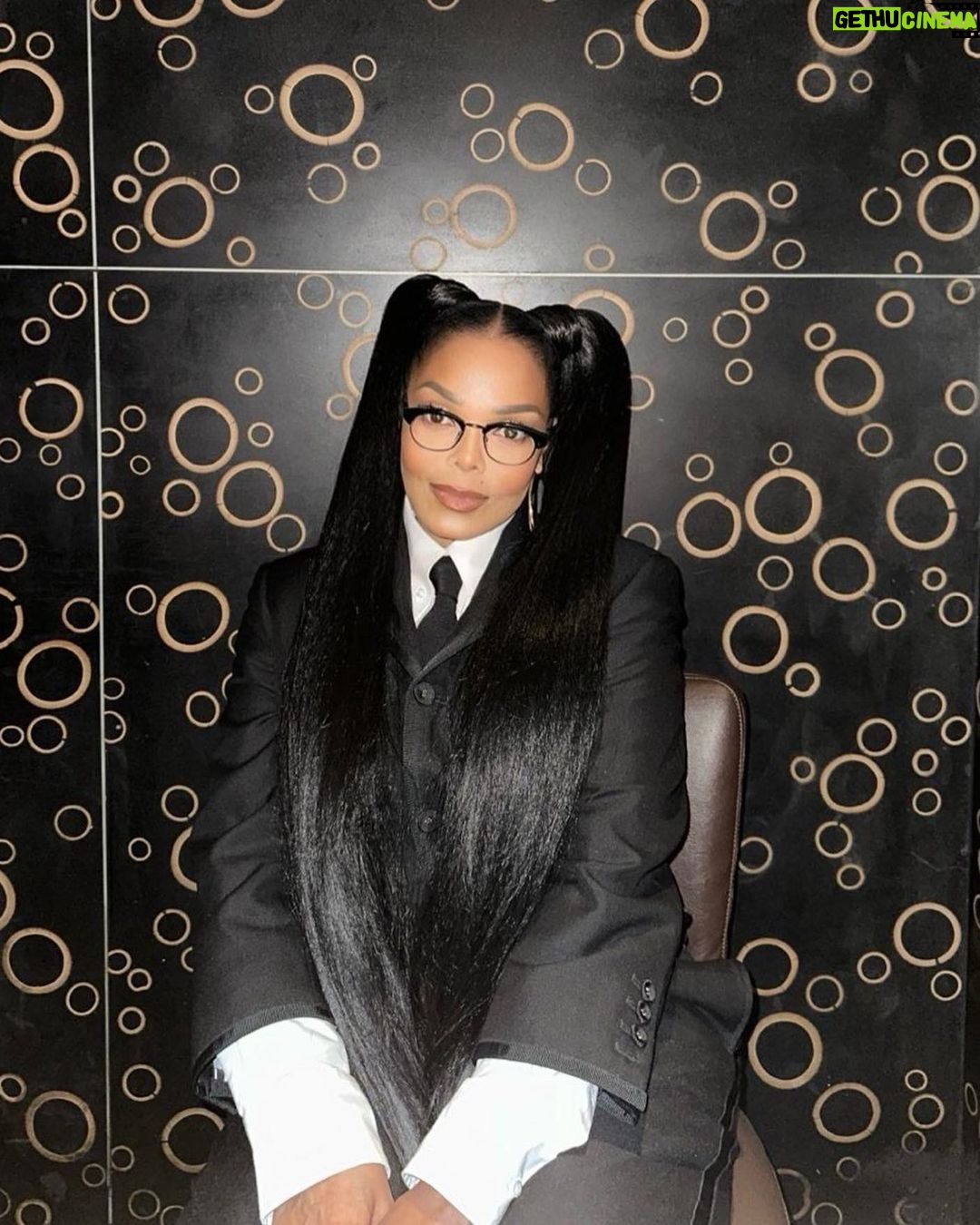 Janet Jackson Instagram - Thom Browne. One of the very best. A true genius. Congratulations on another great show! ππ½ Clothing: @thombrowne Hair & Make-Up: @prestonmakeup Nails: @beautybymarcelallc New York, New York