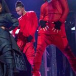 Janet Jackson Instagram - So good seeing u guys this weekend ♥️ 📸: @solaimanfazel Makeup: @prestonmakeup Hair: @cassidyblaine90046hair Styling: @laurelthomson_style Clothing: @demobaza Janet’s Shoes: @nike Dancers’ Shoes: @demobaza & @nike