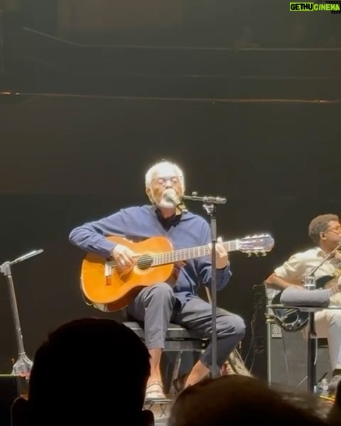 Janet Jackson Instagram - Had the most amazing time at @gilbertogil’s show while in London. I’m such a big fan. His talent & music have always been so inspiring to me. I’m headed back to the states now and can’t wait to see u guys in Lincoln and @onemusicfest