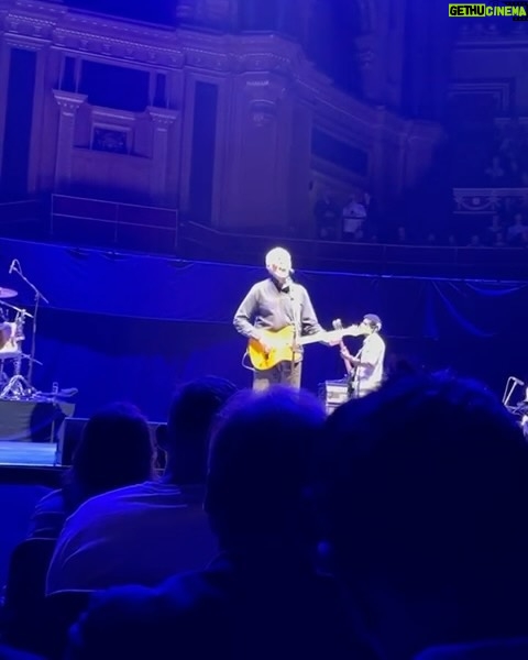 Janet Jackson Instagram - Had the most amazing time at @gilbertogil’s show while in London. I’m such a big fan. His talent & music have always been so inspiring to me. I’m headed back to the states now and can’t wait to see u guys in Lincoln and @onemusicfest