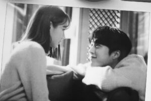 Jang Ki-yong Instagram - .
'간 떨어지는 동거'를 시청해 주시고
사랑해 주신 모든 분들께
진심으로 감사드립니다.
그리고 시작과 끝을 함께해 주신
감독님,작가님,배우들,스태프분들께도
다시 한번 더 감사 인사를 드립니다.
20대의 마지막을 좋은 작품으로 마무리할 수 있어서
너무나 행복한 시간이었습니다.
앞으로도 배우로서 멋지게 나아가겠습니다.
그럼 이만 총총..
-신우여-