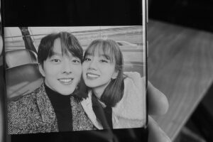 Jang Ki-yong Instagram - .
'간 떨어지는 동거'를 시청해 주시고
사랑해 주신 모든 분들께
진심으로 감사드립니다.
그리고 시작과 끝을 함께해 주신
감독님,작가님,배우들,스태프분들께도
다시 한번 더 감사 인사를 드립니다.
20대의 마지막을 좋은 작품으로 마무리할 수 있어서
너무나 행복한 시간이었습니다.
앞으로도 배우로서 멋지게 나아가겠습니다.
그럼 이만 총총..
-신우여-