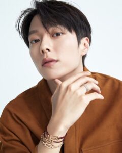 Jang Ki-yong Instagram - . @fredjewelry @esquire.korea #Fred#Esquire#광고