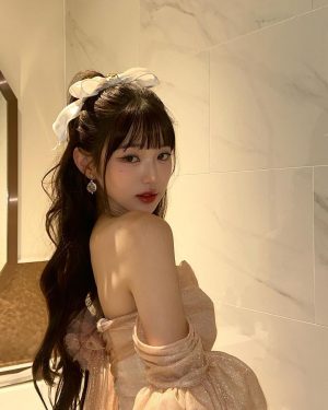 Jang Won-young Instagram - 🧚🏻‍♀️🤍🪽✨