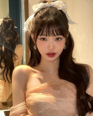 Jang Won-young Instagram - 🧚🏻‍♀️🤍🪽✨