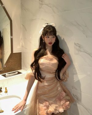 Jang Won-young Instagram - 🧚🏻‍♀️🤍🪽✨