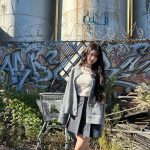 Jang Won-young Instagram - Feeling the winter vibe with @sjsjofficial🖤🌬 #SJSJx장원영 🤍 Los Angeles, California