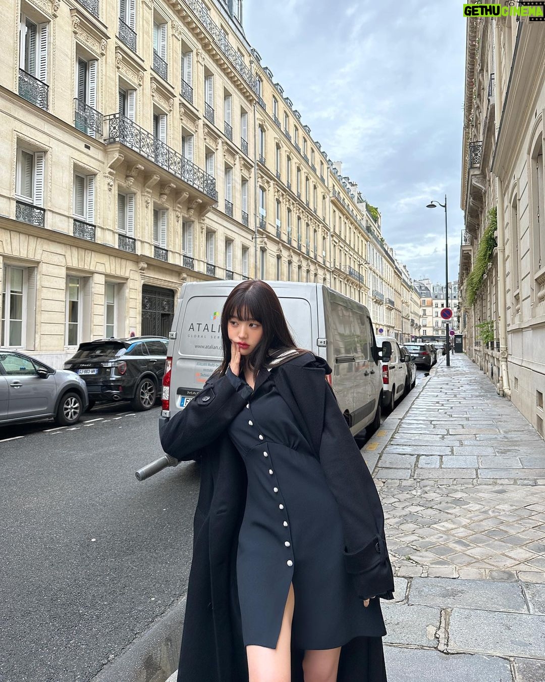Jang Won-young Instagram - 🖤🕊🥀