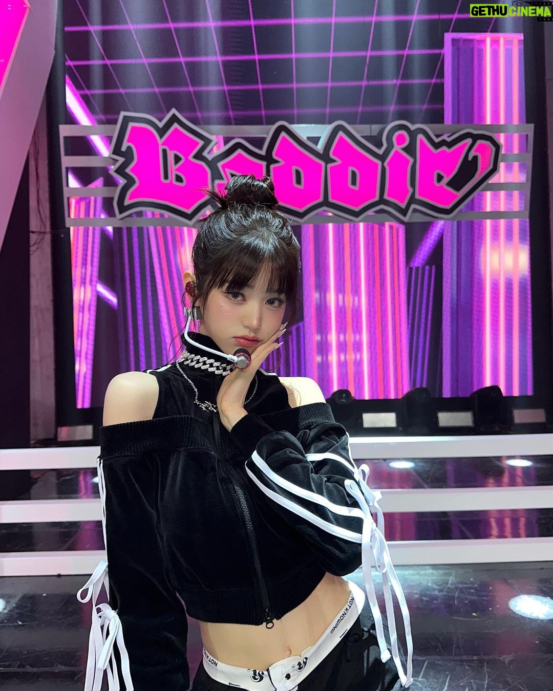 Jang Won-young Instagram - Imma 🦹🏼♀️🖤👿