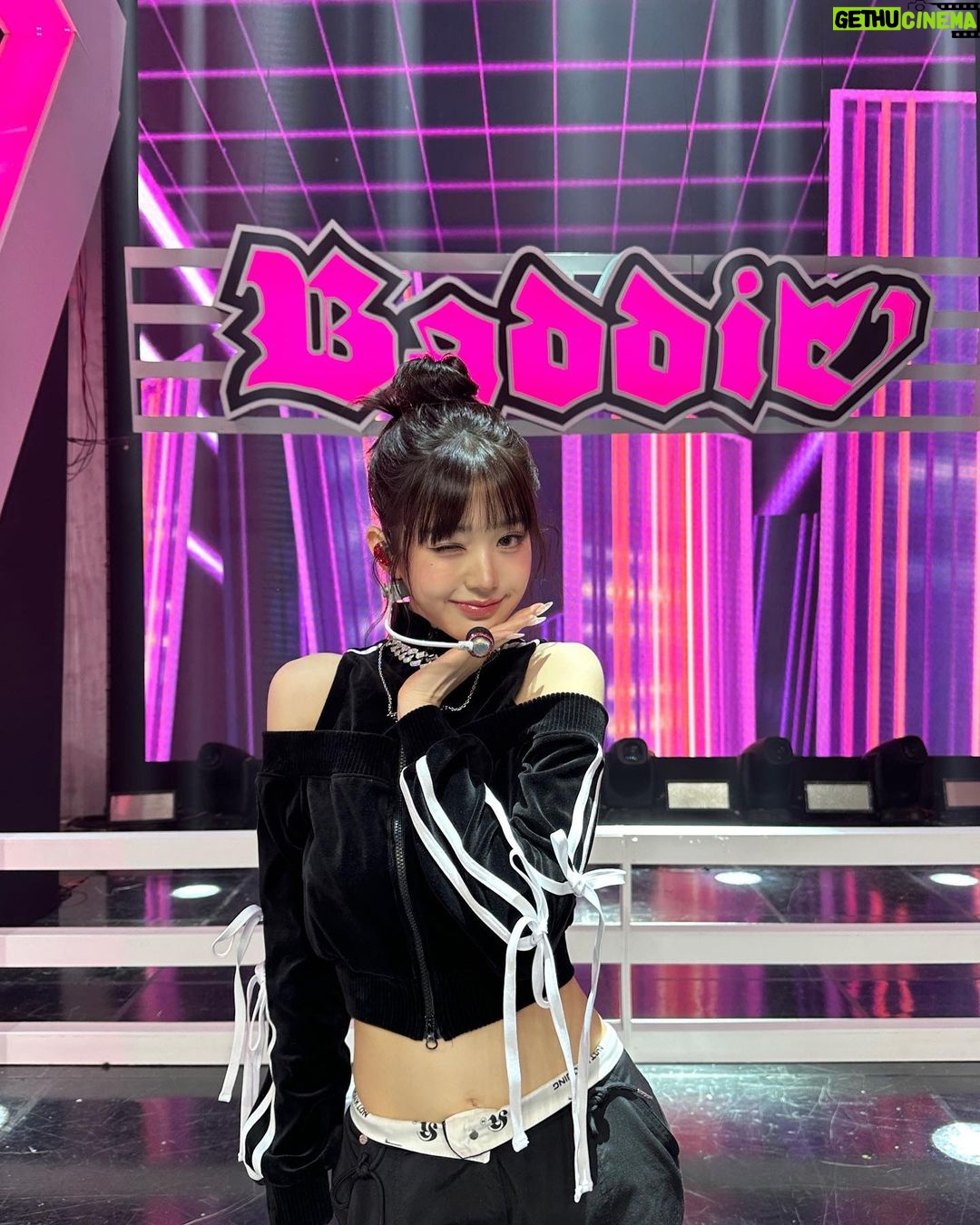 Jang Won-young Instagram - Imma 🦹🏼♀️🖤👿