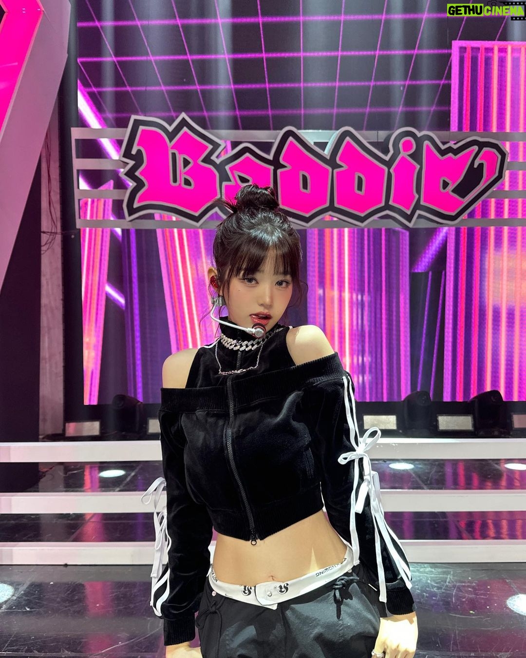 Jang Won-young Instagram - Imma 🦹🏼♀️🖤👿