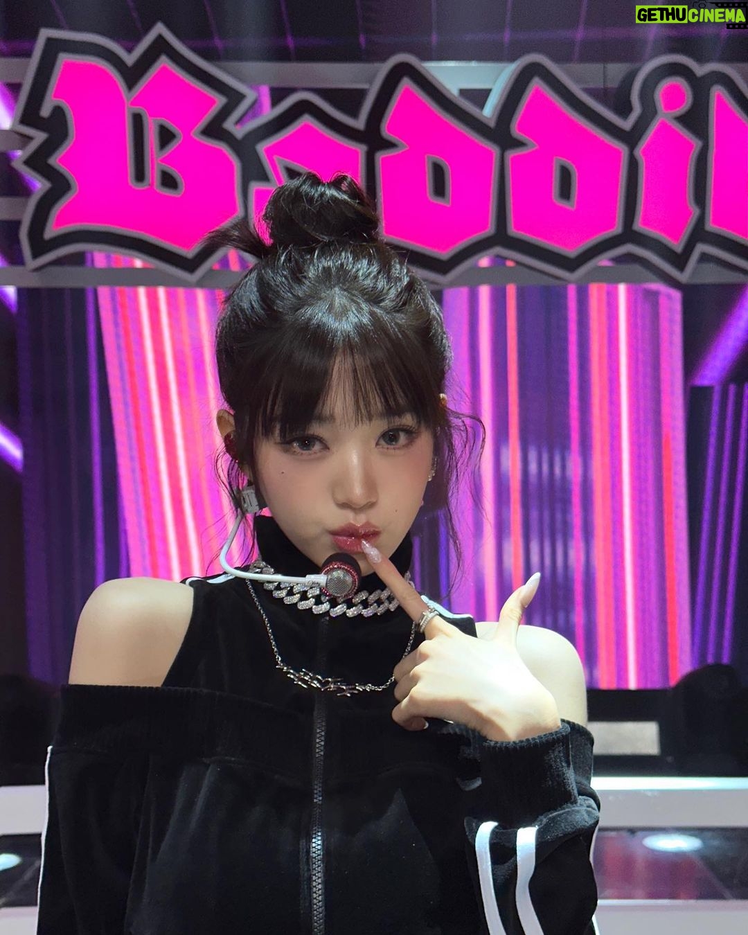 Jang Won-young Instagram - Imma 🦹🏼♀️🖤👿