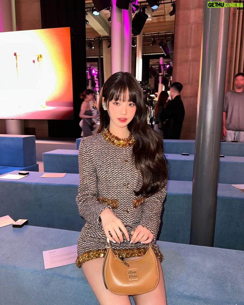 Jang Won-young Instagram - Attending the MiuMiu Show with my new bang🖤Loved all the looks, the walks and PARIS as always🐈‍⬛💋Thanks for the great time, Bravo @miumiu🤍 #MiuMiuSS24 #MiuMiu