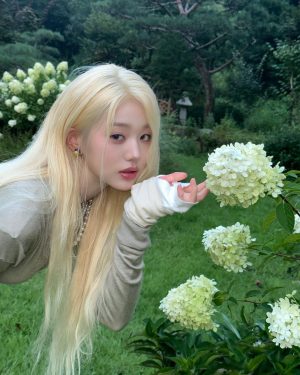 Jang Won-young Instagram - Like it was just a dream🧝🏻‍♀️🧚🏻🫧✨