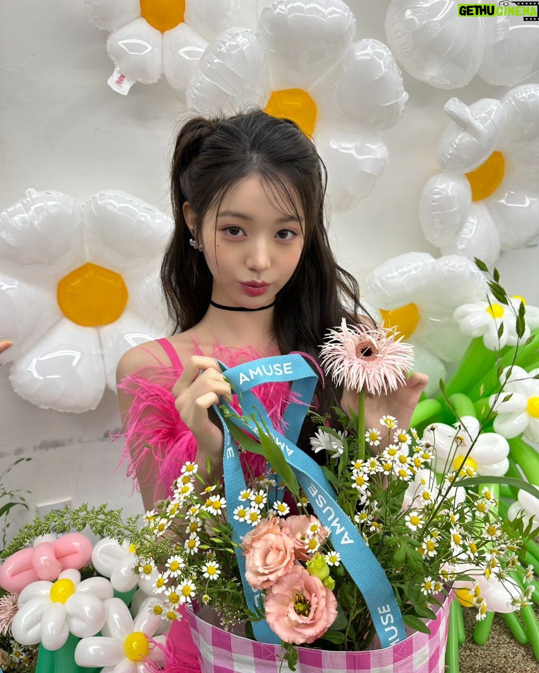Jang Won-young Instagram - Welcome my lovely new family @amuse 💗💓💖💐🩷 Nothing can beat our love💋