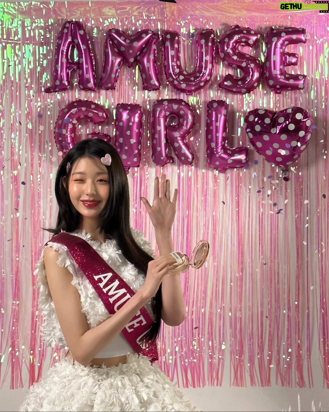 Jang Won-young Instagram - Welcome my lovely new family @amuse 💗💓💖💐🩷 Nothing can beat our love💋