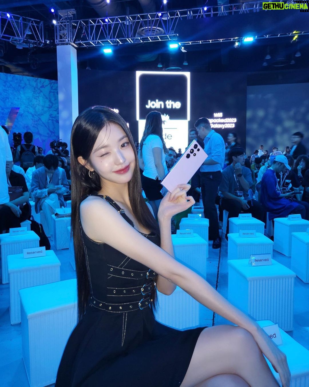 Jang Won-young Instagram - The most innovative moment, without a doubtš¤#SamsungUnpacked Literally everything was amazing #Galaxyzflip5 ās new flex window and multi-tasking..Can't wait for my new one! I'm full of love for @Samsungmobile right nowš¤
