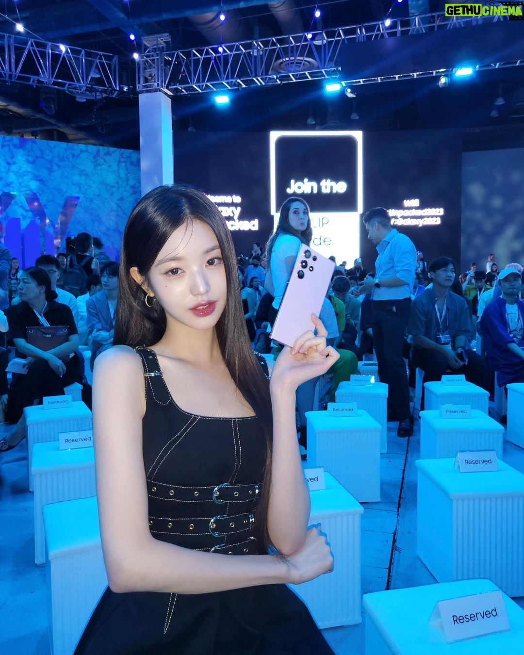 Jang Won-young Instagram - The most innovative moment, without a doubtš¤#SamsungUnpacked Literally everything was amazing #Galaxyzflip5 ās new flex window and multi-tasking..Can't wait for my new one! I'm full of love for @Samsungmobile right nowš¤