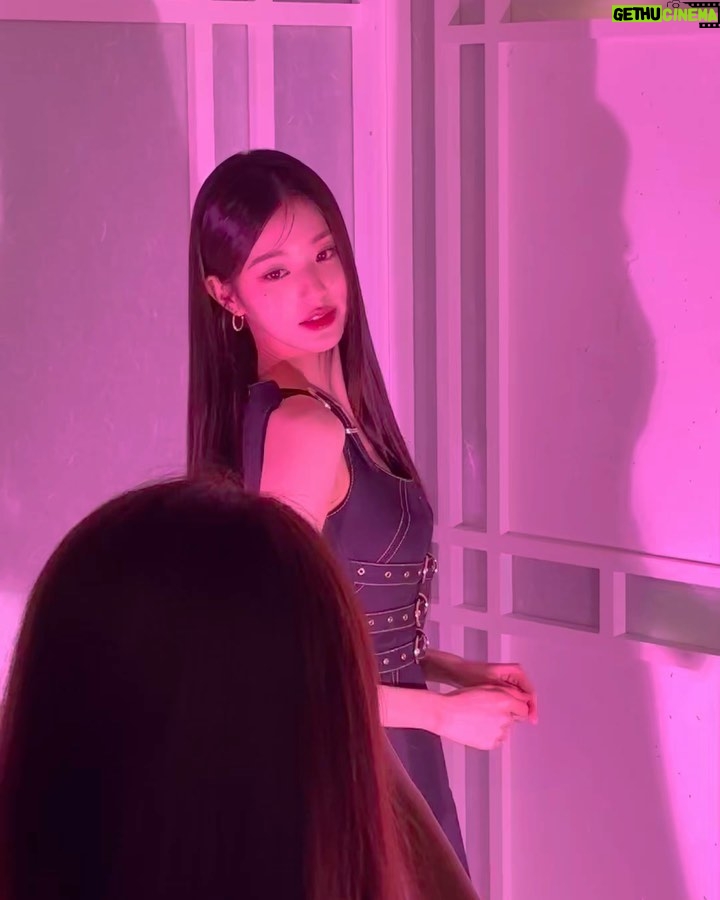 Jang Won-young Instagram - The most innovative moment, without a doubtš¤#SamsungUnpacked Literally everything was amazing #Galaxyzflip5 ās new flex window and multi-tasking..Can't wait for my new one! I'm full of love for @Samsungmobile right nowš¤