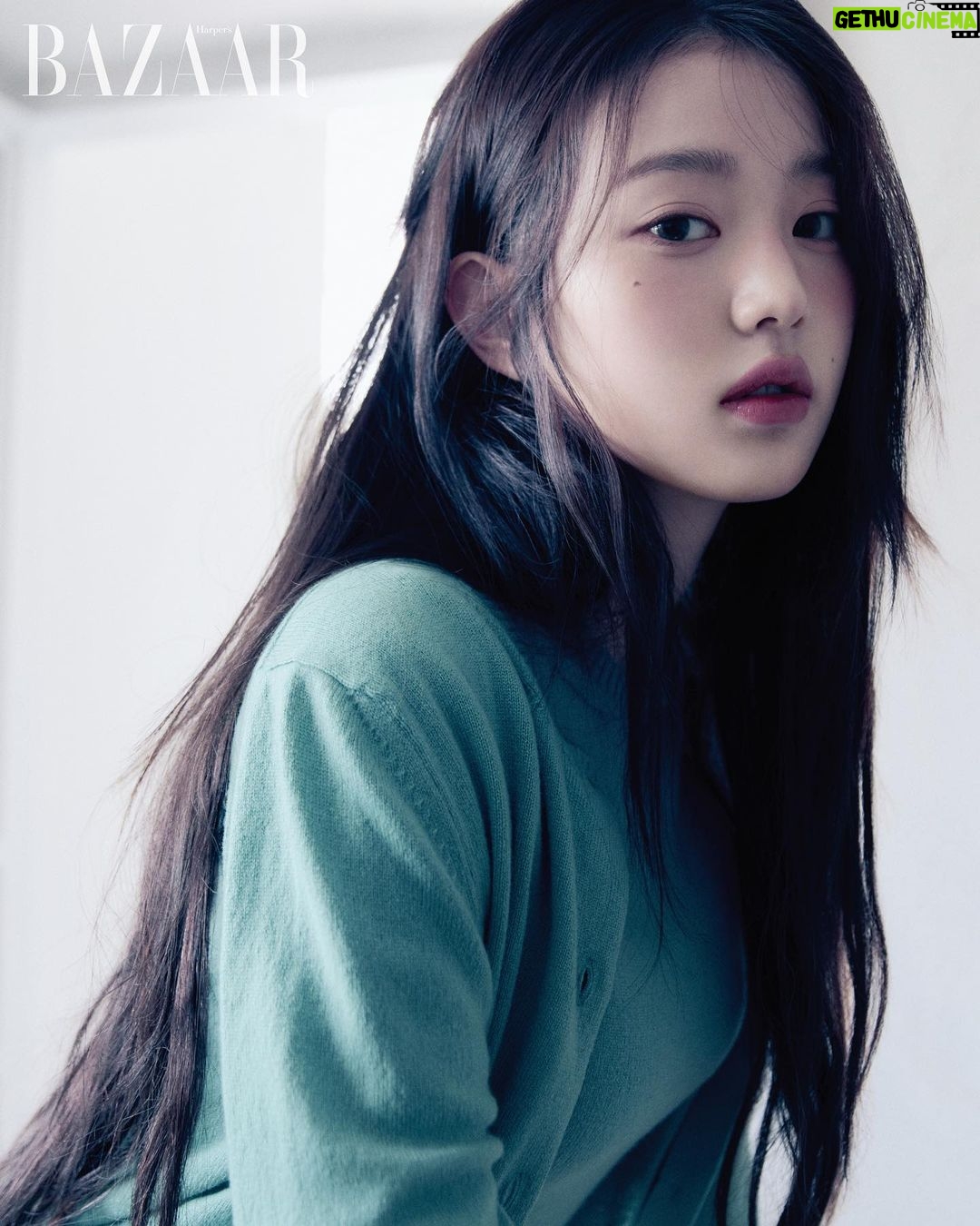 Jang Won-young Instagram - @miumiu @harpersbazaarkorea 🖤