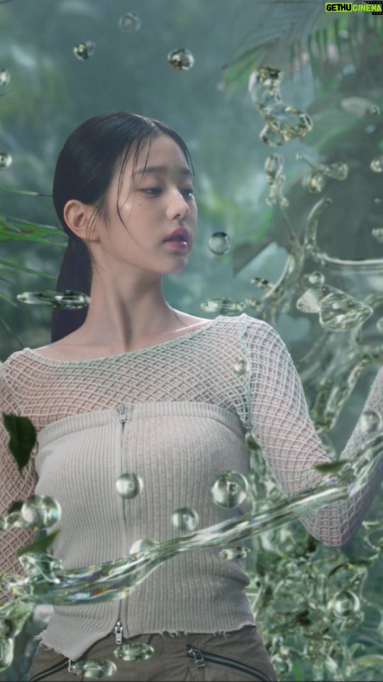 Jang Won-young Instagram - The new ISLE is coming🏝️🤍