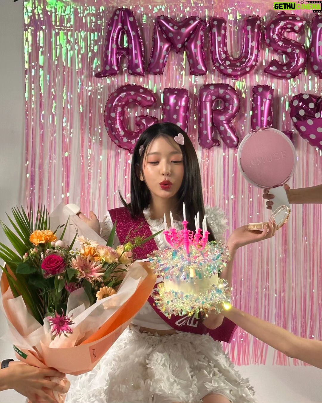 Jang Won-young Instagram - Welcome my lovely new family @amuse 💗💓💖💐🩷 Nothing can beat our love💋