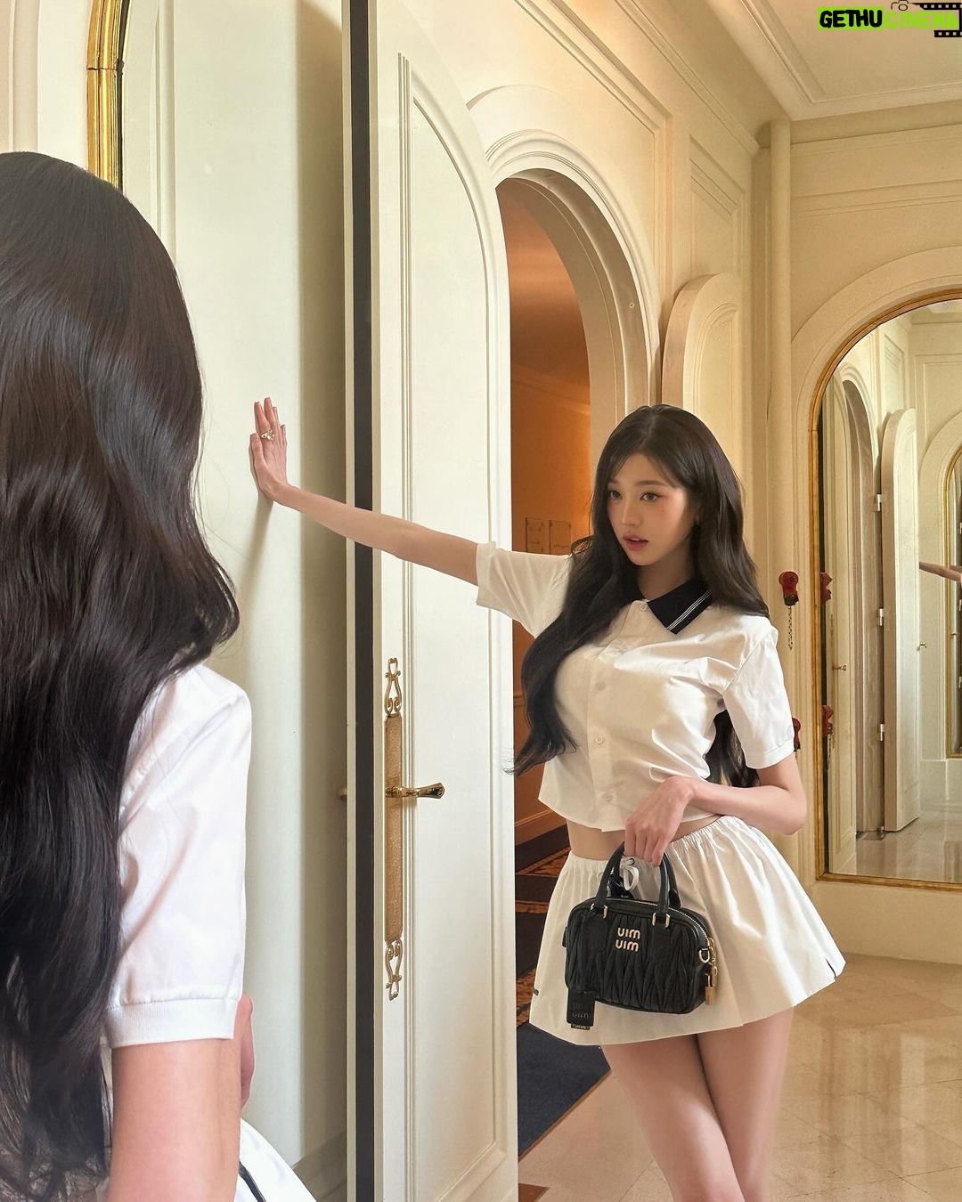 Jang Won-young Instagram - Finally Miu Miu show Day🖤 Loved the show as always and thanks for having me today @miumiu🤍✨ #MiuMiuFW24