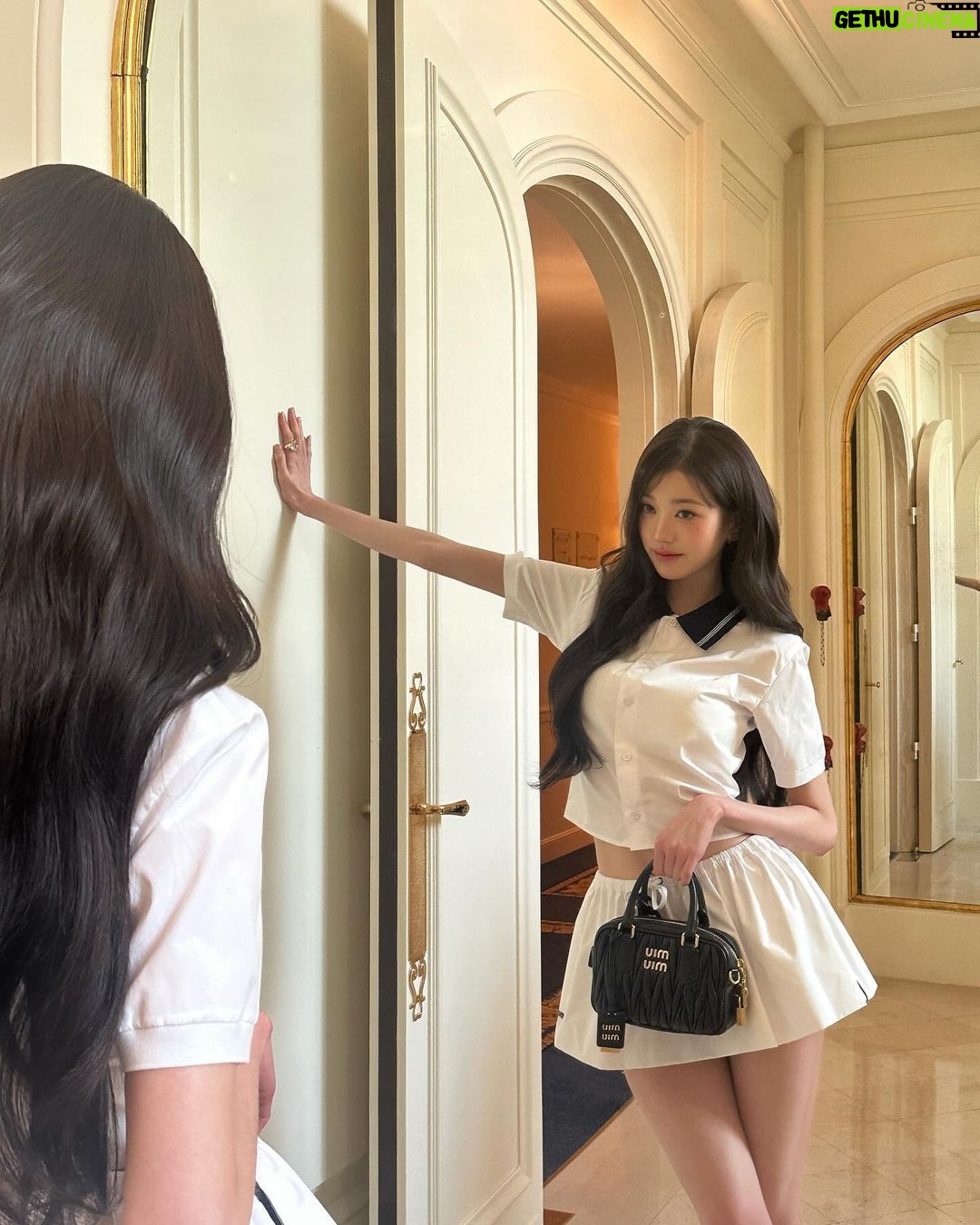 Jang Won-young Instagram - Finally Miu Miu show Day🖤 Loved the show as always and thanks for having me today @miumiu🤍✨ #MiuMiuFW24
