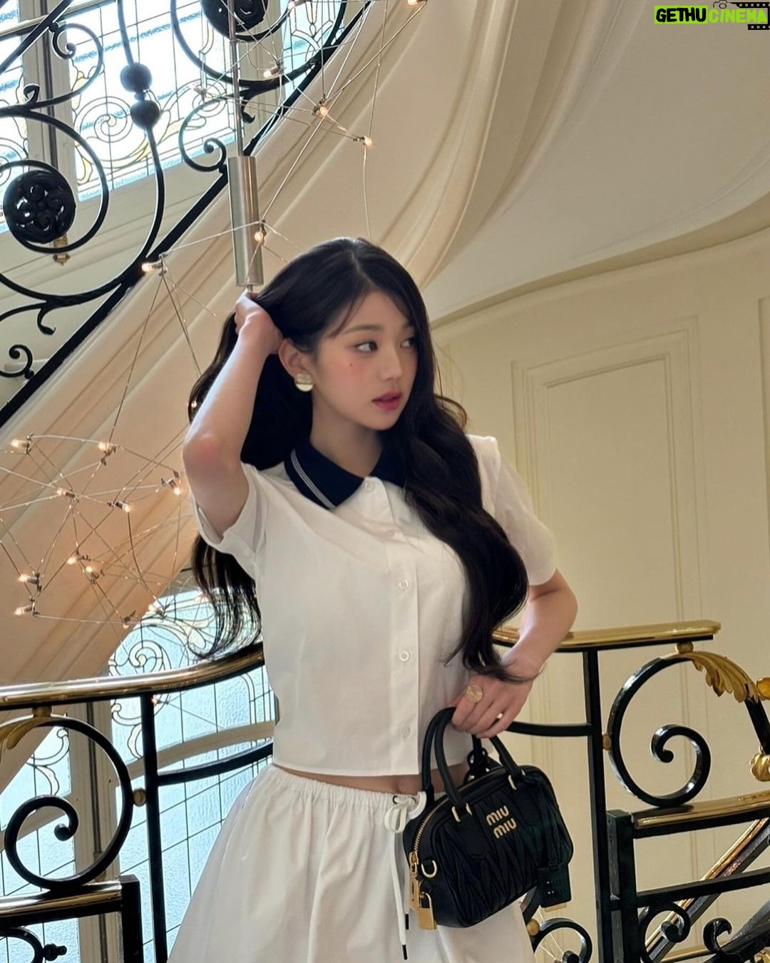 Jang Won-young Instagram - Finally Miu Miu show Day🖤 Loved the show as always and thanks for having me today @miumiu🤍✨ #MiuMiuFW24