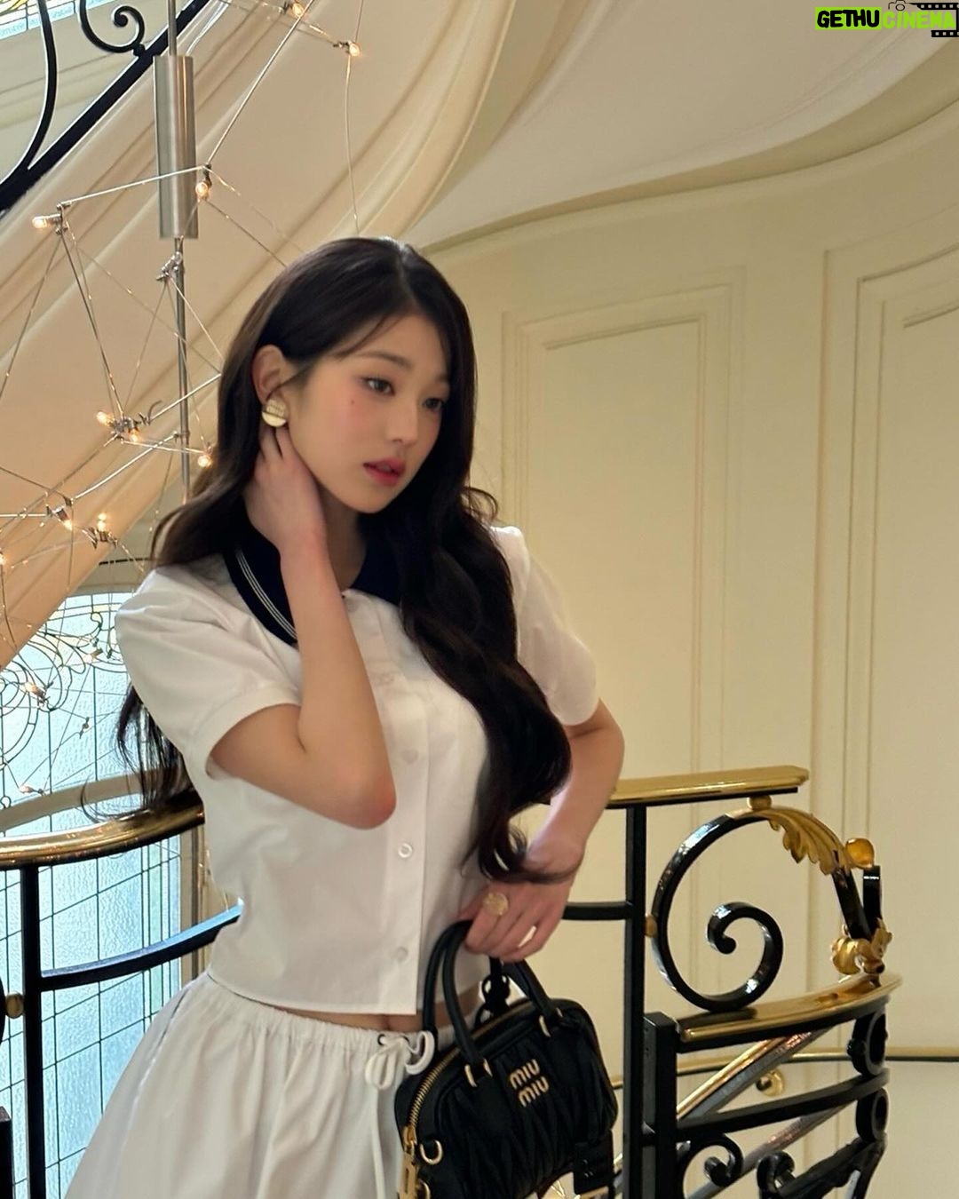 Jang Won-young Instagram - Finally Miu Miu show Day🖤 Loved the show as always and thanks for having me today @miumiu🤍✨ #MiuMiuFW24