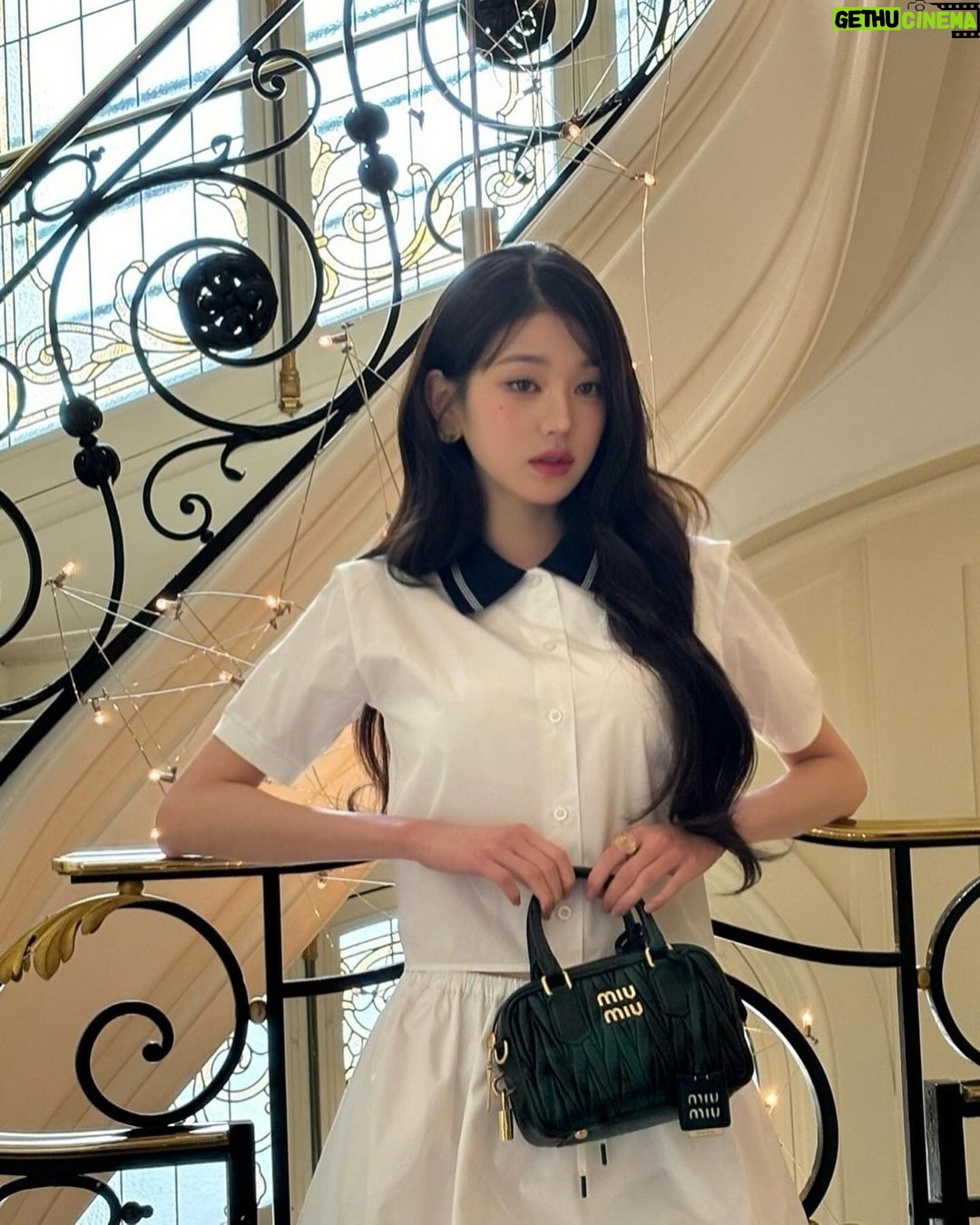 Jang Won-young Instagram - Finally Miu Miu show Day🖤 Loved the show as always and thanks for having me today @miumiu🤍✨ #MiuMiuFW24