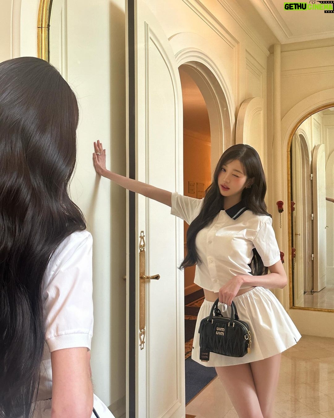 Jang Won-young Instagram - Finally Miu Miu show Day🖤 Loved the show as always and thanks for having me today @miumiu🤍✨ #MiuMiuFW24