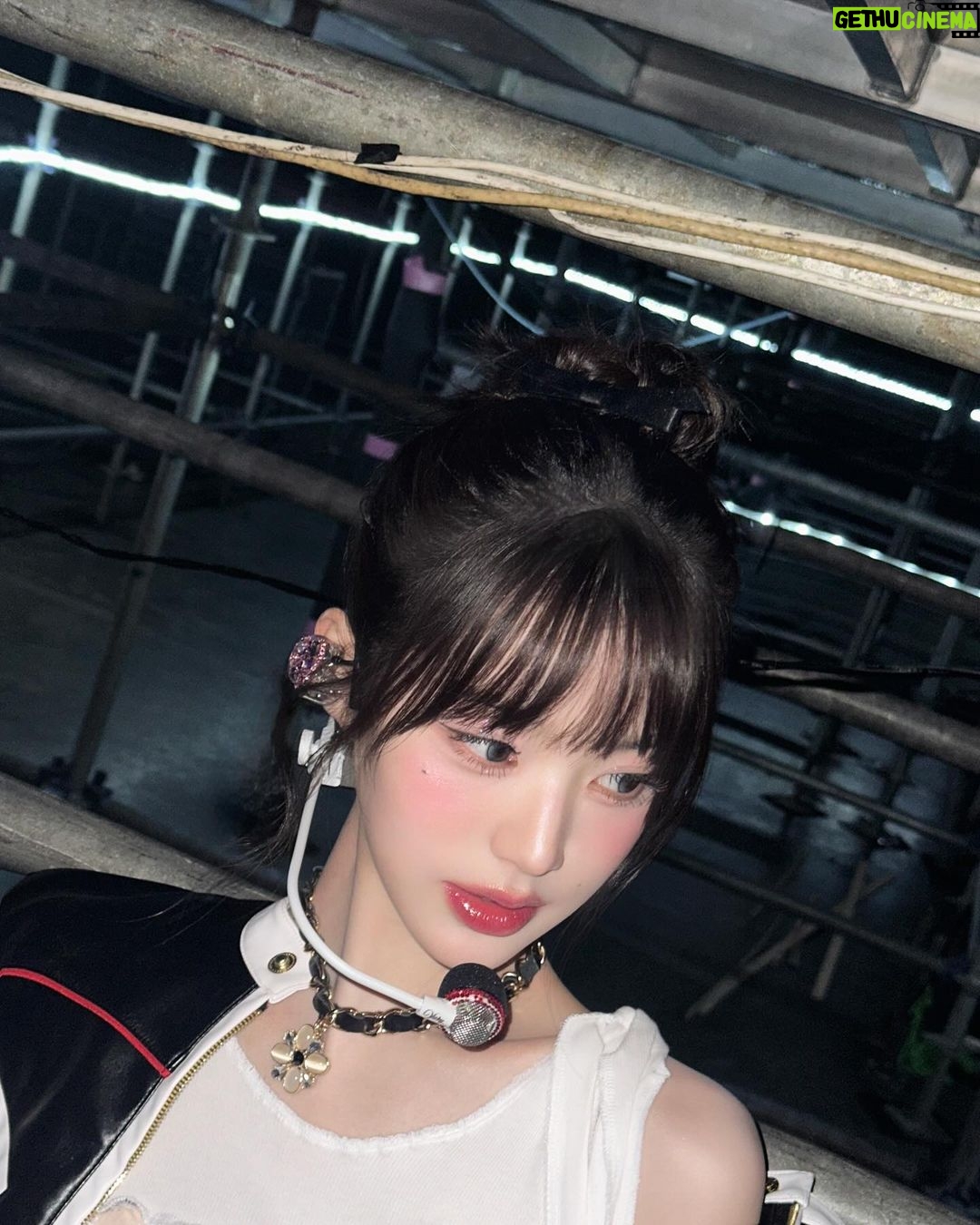 Jang Won-young Instagram - Our 2024 world tour has finally begun🖤 I'm so excited to see DIVEs while traveling to each city around the world throughout the year! Let's burn this up🥵❤️🔥 Wait for me where you are! Sending you hugs🤍