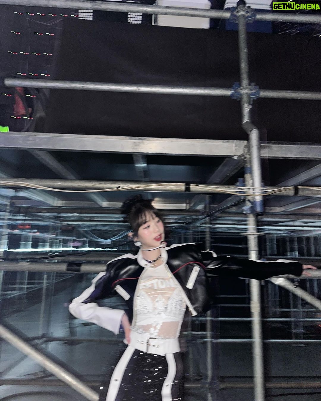 Jang Won-young Instagram - Our 2024 world tour has finally begun🖤 I'm so excited to see DIVEs while traveling to each city around the world throughout the year! Let's burn this up🥵❤️🔥 Wait for me where you are! Sending you hugs🤍