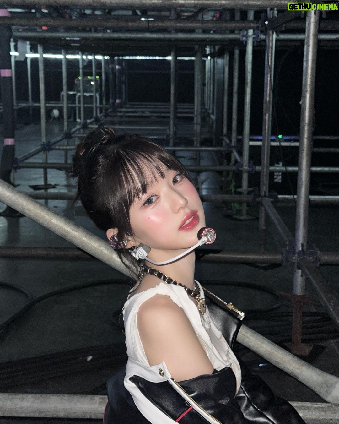 Jang Won-young Instagram - Our 2024 world tour has finally begun🖤 I'm so excited to see DIVEs while traveling to each city around the world throughout the year! Let's burn this up🥵❤️🔥 Wait for me where you are! Sending you hugs🤍