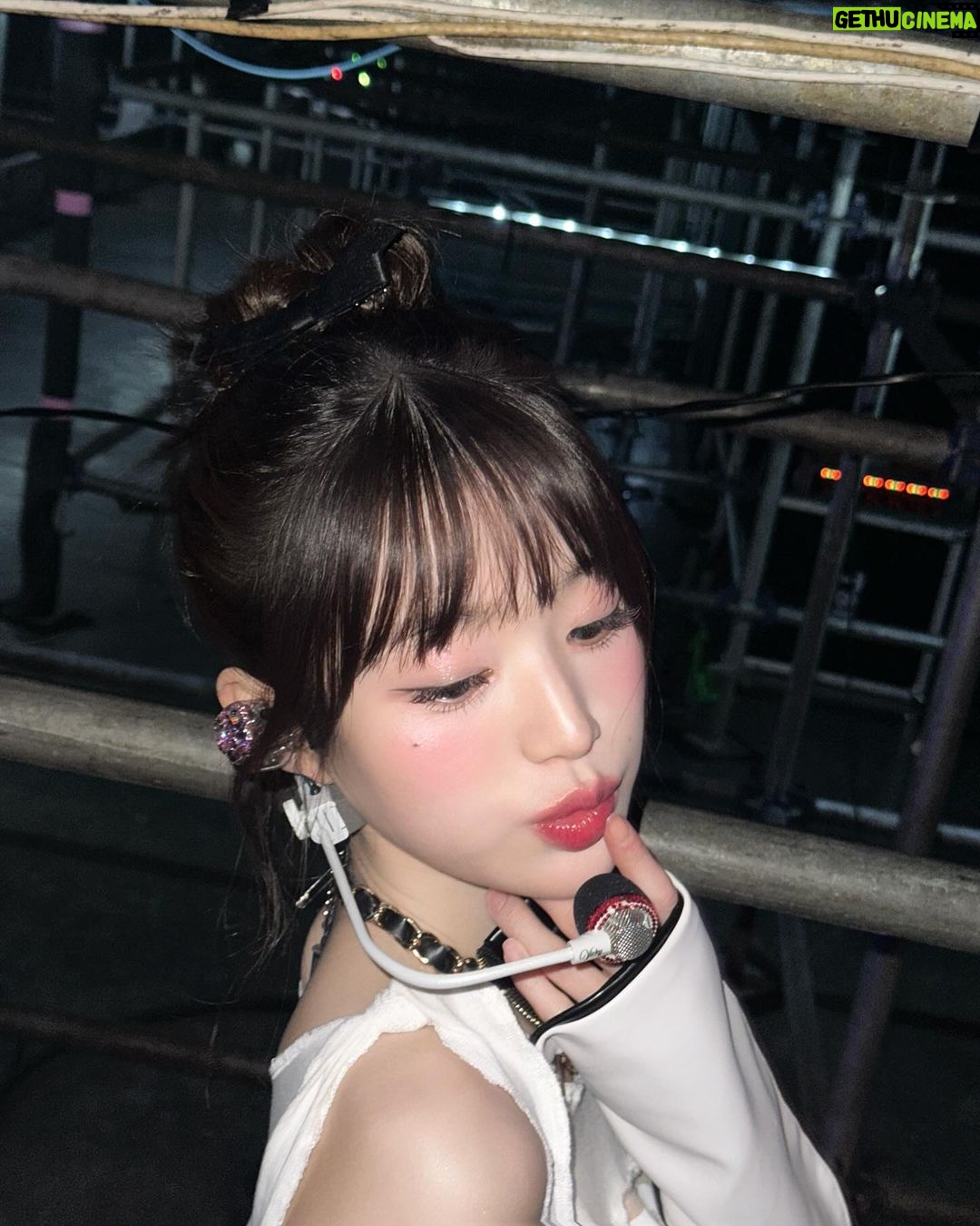 Jang Won-young Instagram - Our 2024 world tour has finally begun🖤 I'm so excited to see DIVEs while traveling to each city around the world throughout the year! Let's burn this up🥵❤️🔥 Wait for me where you are! Sending you hugs🤍