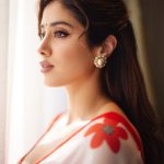 Janhvi Kapoor Instagram - 🌹