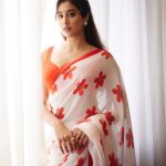 Janhvi Kapoor Instagram - 🌹