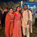 Janhvi Kapoor Instagram – With the OG Mr & Mrs Mahi 🙌 🏏 

Plus some special mems 💕