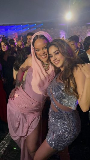 Janhvi Kapoor Instagram - This woman is a goddess. stop it goodbye 🥲😍🤯