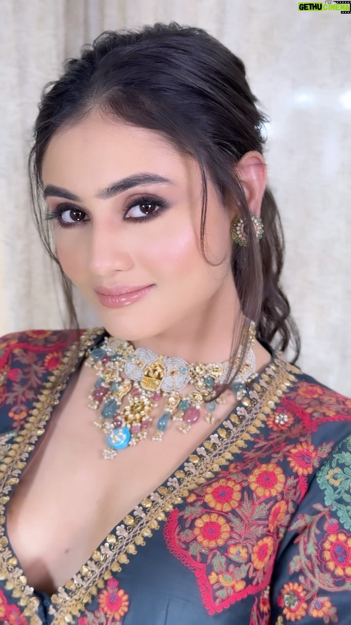 Janki Bodiwala Instagram - Beautiful @jankibodiwala for her cousin’s wedding ❤️ Make up @richa_dave Hair @prarthidave Video @vinodgajjarphotography Stylist- @styleitwitniki Outfit- @jadepinkofficial Jewellery- @chaulazheritagejewellery