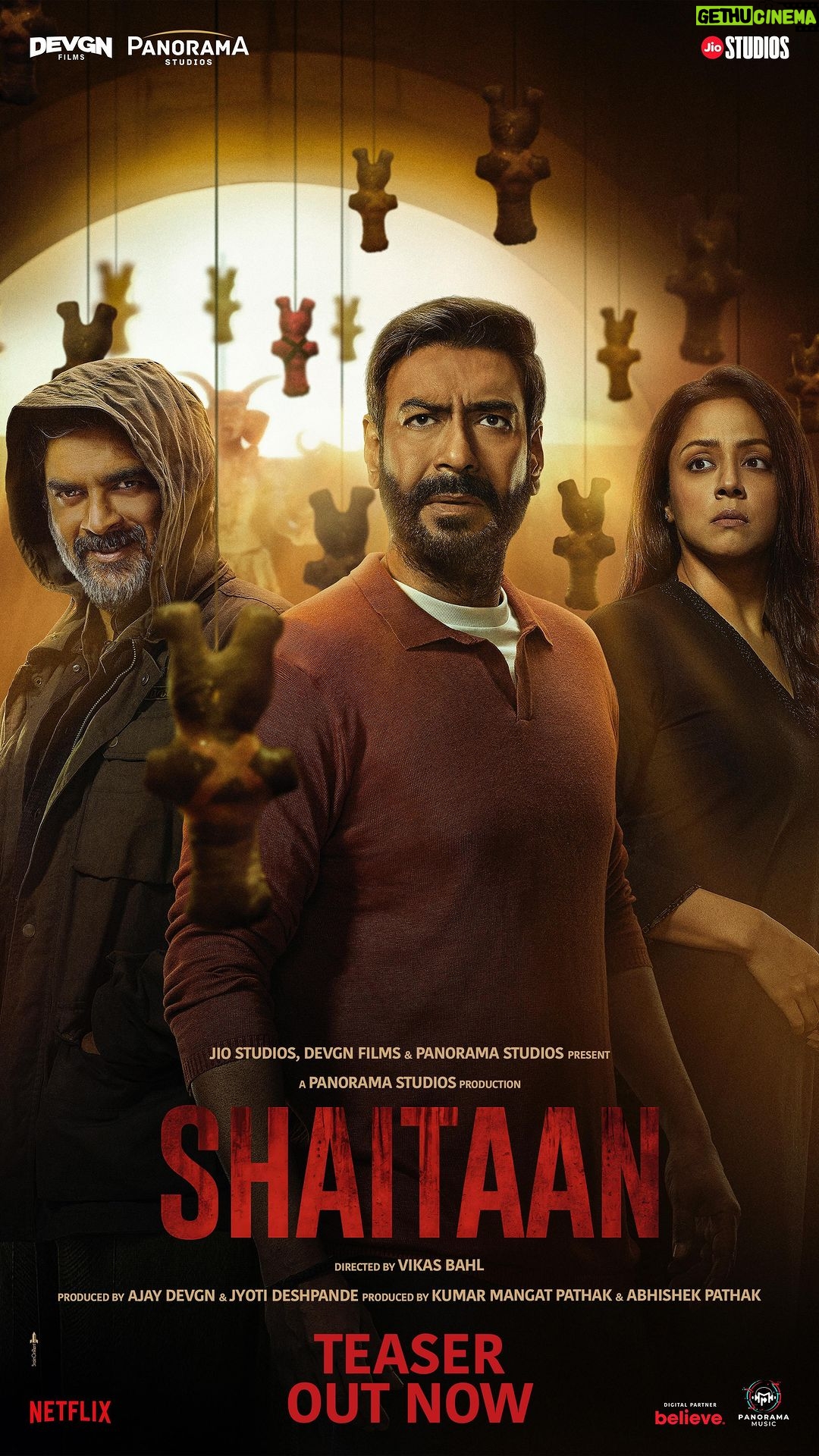 Janki Bodiwala Instagram - Khel bhi uska, aur niyam bhi uske. Kuch aisa hai #Shaitaan ka behkaava. #ShaitaanTeaser out now! Taking over cinemas on 8th March 2024. @ajaydevgn @actormaddy @jyotika @jankibodiwala #JyotiDeshpande @kumarmangatpathak @abhishekpathakk #VikasBahl @officialjiostudios @adffilms @panorama_studios @panoramamusic