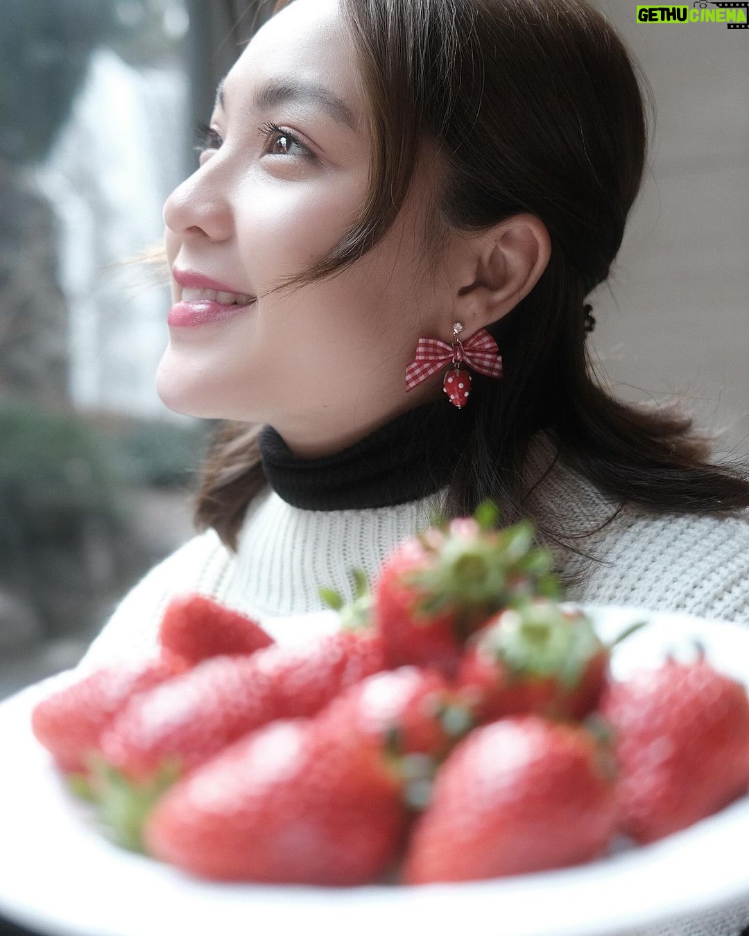 Janna Nick Instagram - Dropping Strawberry Buffet video soon on Tiktok 🍓