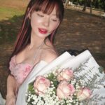 Jannine Parawie Weigel Instagram – วาเลนไทน์ปีนี้ได้ดอกไม้แล้วงับบ เพราะปีนี้ซื้อให้ตัวเอง55555😆💖