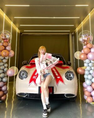 Jannine Parawie Weigel Instagram - วันนี้มารับรถคันแรกที่ซื้อให้ตัวเองขับ🥹💖 อยากขอบคุณแฟนๆทุกคนรวมถึงคนรอบตัวที่ซัพพอร์ตกันมาตลอด ทำให้ปีนี้มีกำลังใจการทำงานมากๆเลยยย เราได้มีอะไรเป็นของตัวเองก็เพราะแรงสนับสนุนของทุกคนนี่แหละ🫶🏻 จะตั้งใจทำงานต่อไปนะงับบ🤟🏻💖
I got my first very own car today🥹💖 I wanna thank all my fans & the people around me who’ve always shown so much support, which really pushed me to work hard this year :) I get to have all these nice things in life because of you guys🫶🏻💖