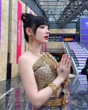 Jannine Parawie Weigel Instagram - Sawasdee ka Asian Games 2023🙏🏻🇹🇭❤️
Thai traditional dress by @vanuscouture_official